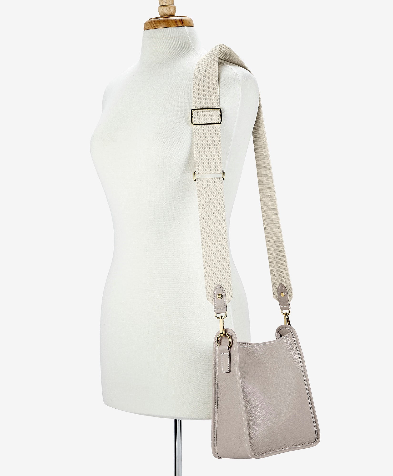 GiGi New on sale York Tan Crossbody Leather Bag